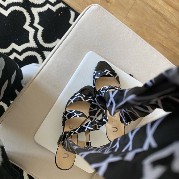 UNISA SHOE BLACK & WHITE LACE UP SANDALS WITH 4” HEELS. NWOT LEATHER INSOLE - Picture 8 of 12